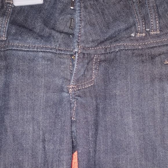 Blue Jeans - Picture 4 of 4